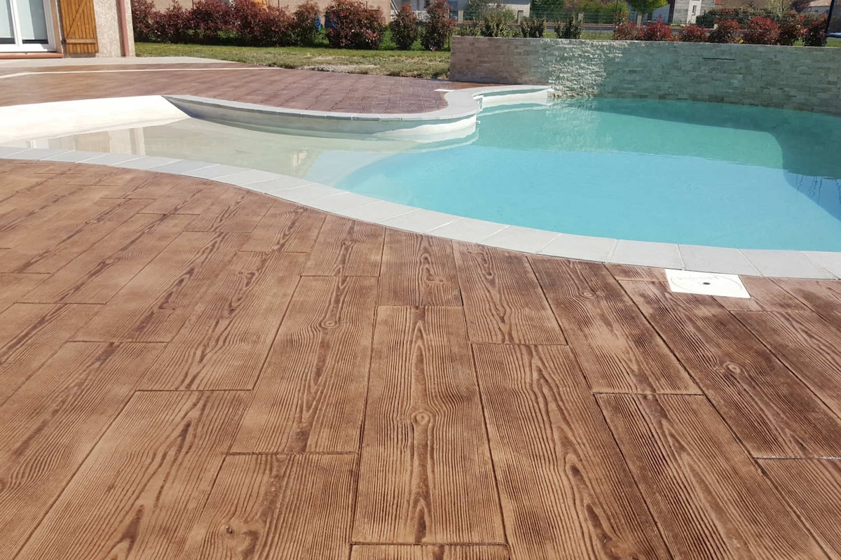 Proceso de aplicación de pavimento en reforma en Salou