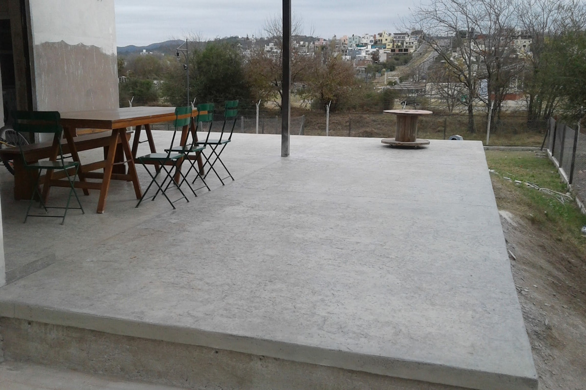 Diseño a medida con hormigón estampado Torredembarra en jardín